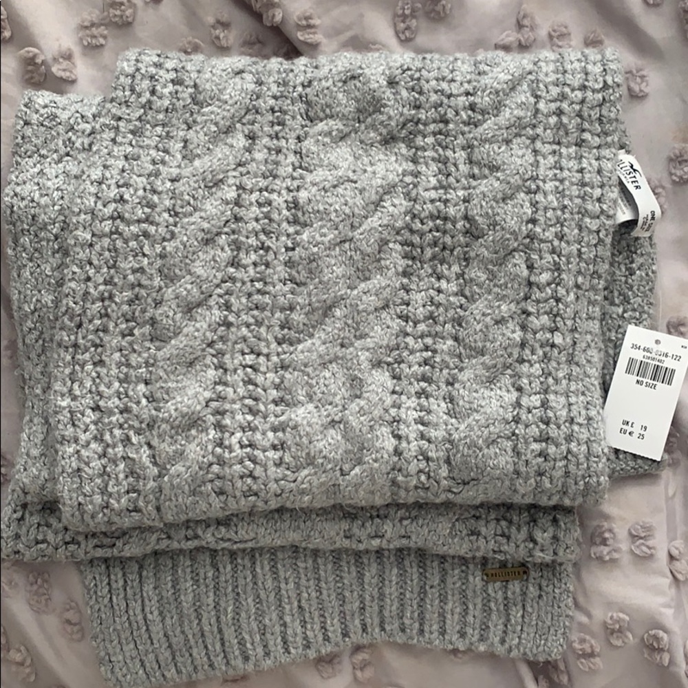 Hollister Scarf